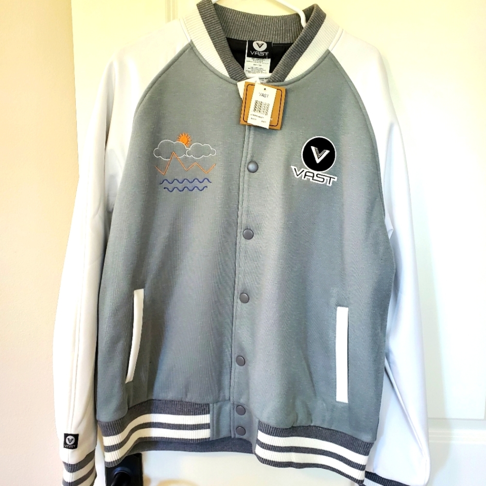 NWT Vast Life bomber jacket men's L Nature Always Wins.  Gray and white jacket.